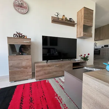 Unforgettable Experience In A Modern Apartment! 拉纳卡