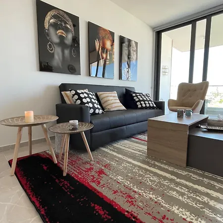 Апартаменты Unforgettable Experience In A Modern Apartment! Ларнака